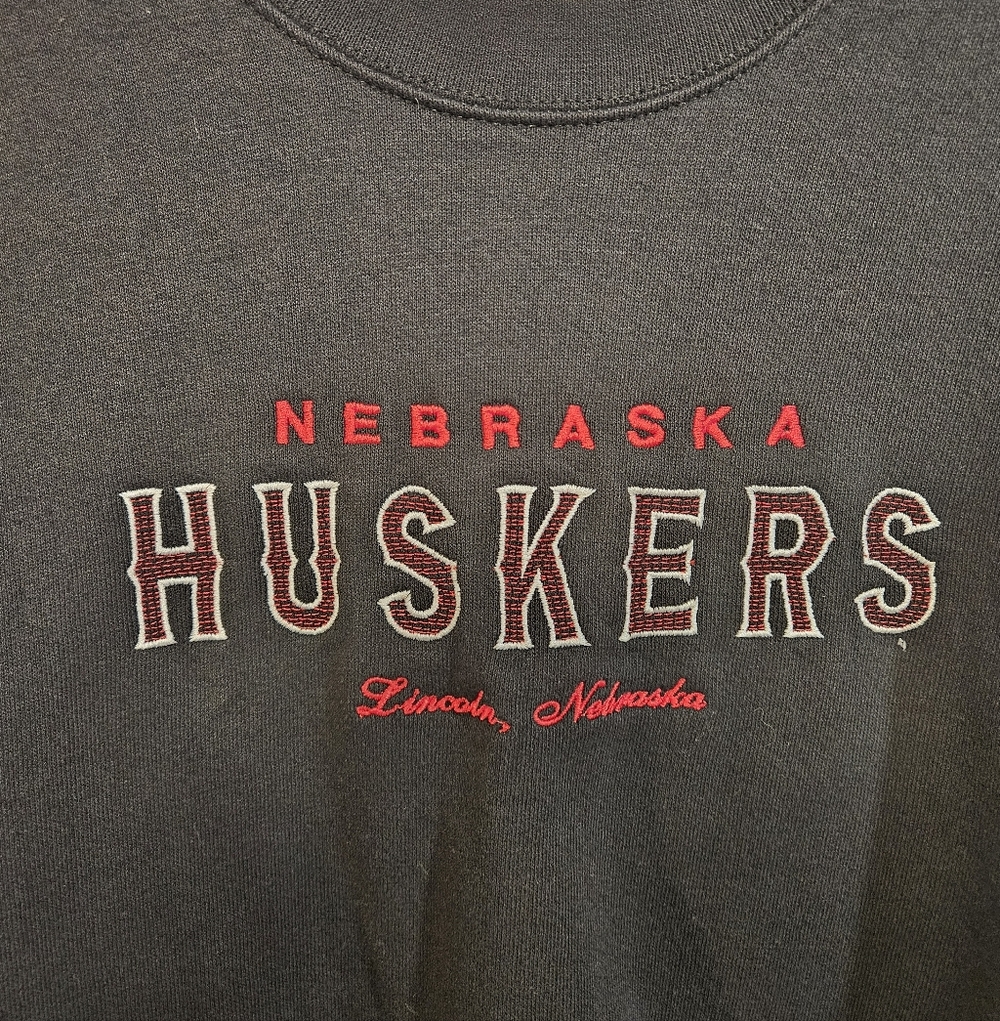 🖤 SOLD 🖤 Nebraska Huskers Women's Black Crew Neck Sweater - Picture 2 of 4